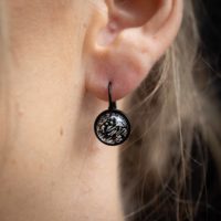 Baïkal Ice Noir - Glass Jewelry - Frivole Earrings - mannequin  